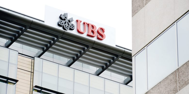 "Μαχαίρι" σε 35.000 θέσεις εργασίας στην UBS μετά την εξαγορά της Credit Suisse